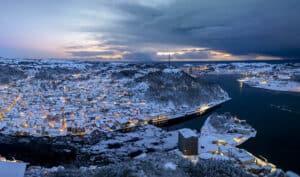 Egersund havn sett fra en drone om vinteren med snø og is